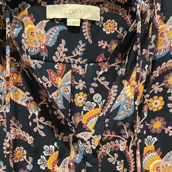 LOFT Garden Pintucked Tunic Blouse Floral size: Small - Picture 6 of 8